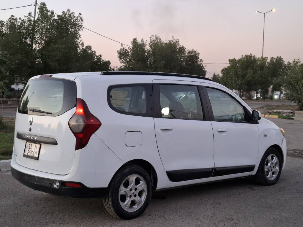 السلام عليكم للبيع او المراوس رينو موديل ٢٠١٤ كير عادي سبعه راكب رقم بغداد دولي تبريد ثلج تخم تاير نظيف صدر امامي خلفي نظيف شاشه +كاميرا سونار مرفق بالمنشور قماره جزء صبغ وجزء فابلون شركه سياره جاهزه ان شاء الله السعر ٥٨ وبيها مجال بسيط 
مكاني الدوره ابو دشير 
رقم الهاتف *********** بغداد, العراق
