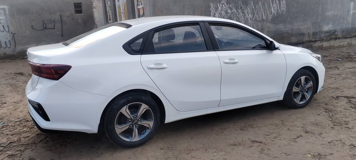 السلام عليكم
سيارة كيا سيراتو 2021 خليجي 
نظيفة جدا . كفالة عامة .مواصفات نص فول 
ماشية 200 الف . محرك 1600
العنوان .المثنى 
السعر. 160$
رقم الموبايل .***********
مكلف بالنشر
