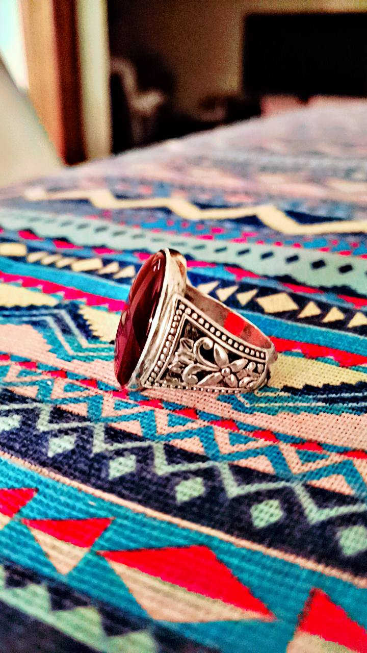 رمضان مبارك انشاالله عليكم وعلينه 
يماني حر طبيعي صياغت المبدع طالب الو مشتاق القطعه قديمه مو جديده مال جناي الله شاهد الكامره ضالمتها  وصياغت طالب ابو مشتاق معروفه بيش يصوغ المحبس 
***********  واتساب
