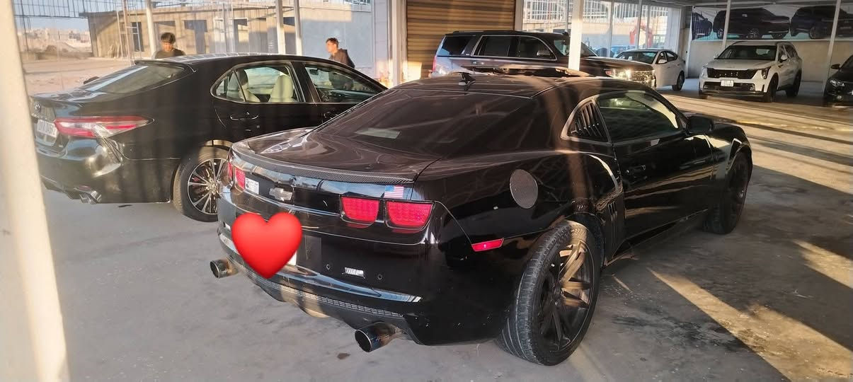 كمارو فول مواصفات
موديل 2011
بدون اي ارباك فول مواصفات
فتحه
عرض الكيجات ع جامه
حساس خلفي بلادي
دمام بلادي
فتحه
كيجات 
كشنات جلد مع كشنات هيتر وكهرباء
مكينه 3600هستوه مشدوده
سونار مرفق مع الصور مكفوله من اي دواخل
رقم بغداد
مكان الكوت
سعره 80وبيه مجال
رقمي ***********
