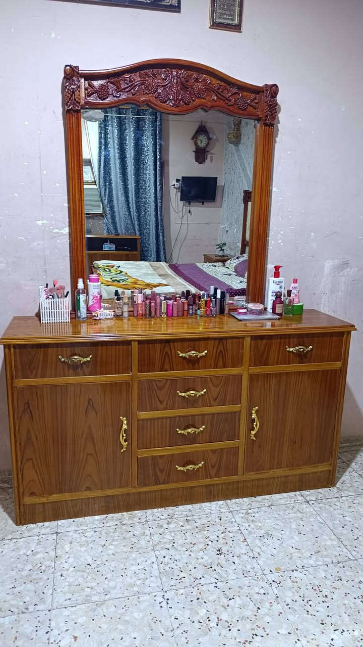 غرفه تسكام صاج داخل وخارج، 5ملم استعمال قليل ام السته طابقين ظهر جرجوبه نظيفة كلش وثگيله مكاني محاويل للاتصال ع الرقم ***********
