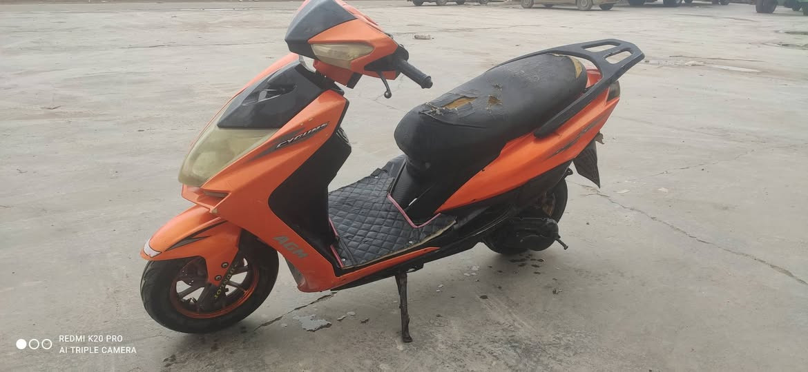 دراجه للبيع جاهزه من كلشي كهربائيات جدد تخم تاير جديد السعر 200 وبيهه مجال مكان ديواني***********
