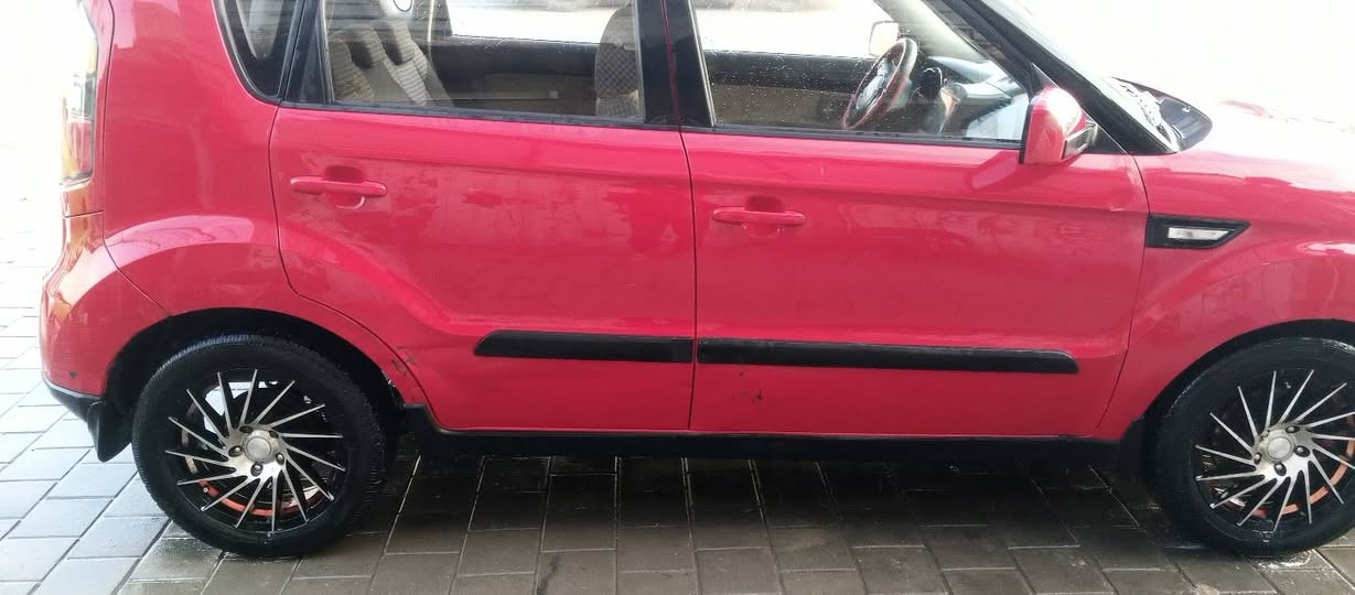 السلام عليكم
كيا صول خليحي 
موديل 2011
محرك وكير مكفولات حجم المحرك 1600 الي يجي بلسيراتو او الانترا تخم تاير جديد بيهه الجاملغ عكس السائق مصبوغ وبيهه طخات خفيفه تحويلهه بسم المشتري مباشر السعر 90 وبيهه مجال مكان السياره بغداد حي اور ***********
