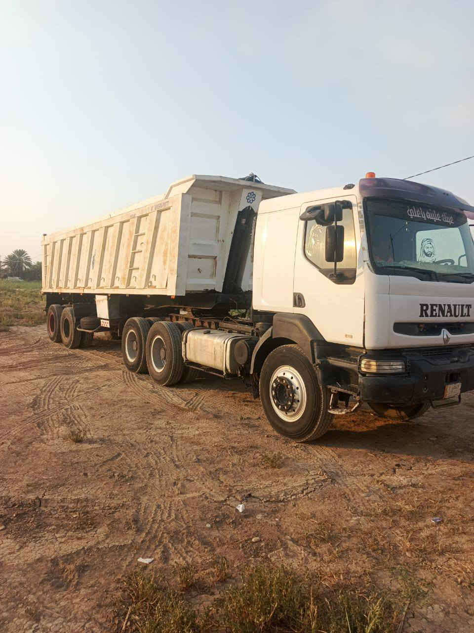 السلام عليكم نساف للبيع موديل 2004 سنويه مجدده مربوطه تخم تاير كهربائيات كله شغاله ***********
