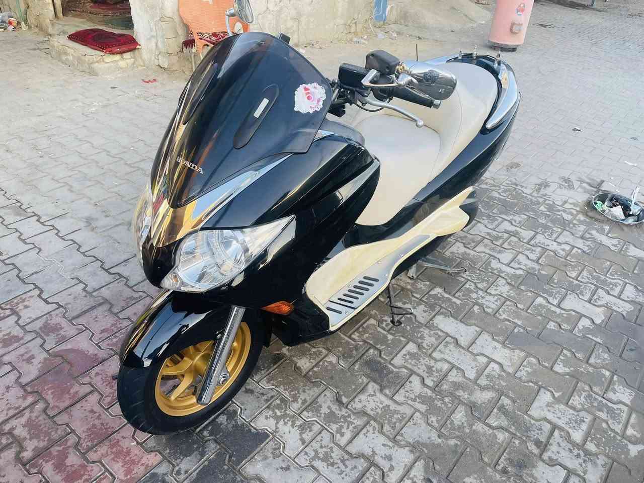 فورزه 010 MF اسرائليه 

مسجل يعلى وينصه ويه سكليتر

مانع انزلاق 

‏ABS

‏GBS 

لايت وبكلايت كرستال 

فول سستم نيكل 

لد لكزز اشاره وسكن 

نضام سرقه 

سكيورتي 

يداة تدفه 

ويل ذهبي 

داخل بيجي 

حمالة موبايل 

كلوب جنطه+ستان حساس  

بصمه +سويج طوارى +عدة الشركة

مكفوله كفاله عامه من صبغ والفتح مال جناي كسر كارتون نقص برغي مابيه دراجه رمبه عليه نصبه كلش حلوه معدل خيرر من الله

مكاني سماوه قضاء الرميثه 

‭0776 071 0104‬ واتساب
