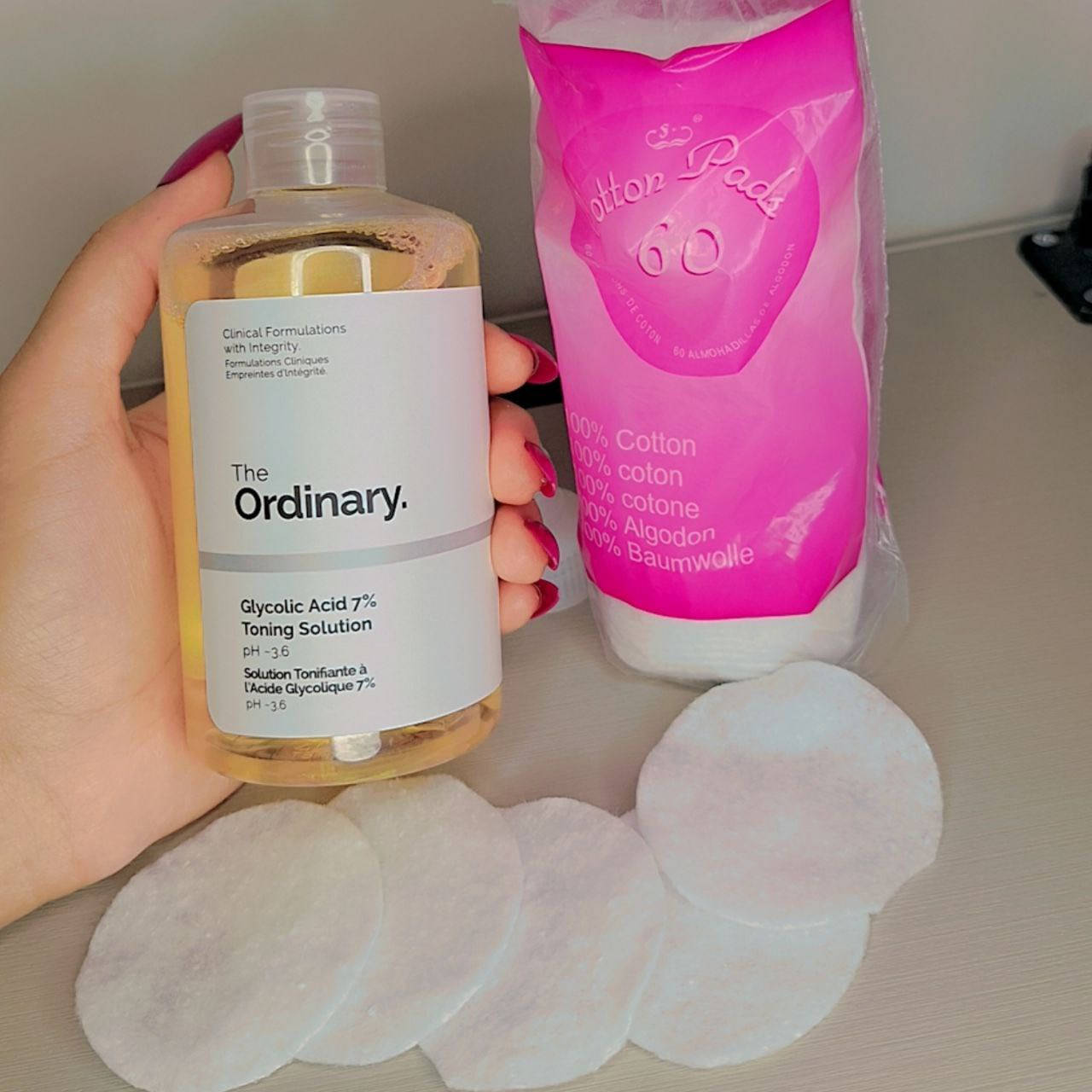 ✨ تونر ذا اوردنري – جلايكولك أسيد 7%
🔹 تقشير لطيف + إزالة الجلد الميت
🔹 يحسّن الخطوط والتجاعيد ويحفّز الكولاجين
🔹 يعالج الحبوب + يفتح ويوحّد لون البشرة
🔹 يصغّر المسام / للبشرة والجسم [ غير مناسب❌  للبشرة الحساسة ] 
🇺🇸 حجم 240 مل – أصلي
🎁 ويه كل طلب: علبة قطن هدية
 الحجز مراسلة الصفحه📩


**إذا كنت صاحب هذا الإعلان وتريد حذفه لأي سبب، رجاءا أرسل رسالة إلى الدعم الفني**