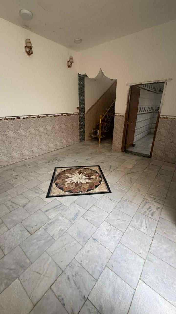 دار طابقين ١٢٥م بناء حديث سقف واساس صب بناء طابوق ارضيه مرمر  حداديه النوع الثقيل شغل البيت كله درجه اولى  حيره حي الخضراء خلف شركه الجواد  *********** السعر ٩٠
