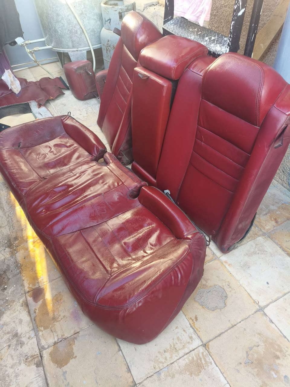 سلام عليكم غراج جارجر من 11 الئ 14 كشنات خلفيه ماطورات كشنات بنواعه عندي تكم تحكم كشنات الجهتين السائق ولبصفه مالات حزام الامان شرط كلهن اصليات  لان انه ممحتاجهن اليحتاجهن يقيم وياخذ مكاني ميسان ***********
