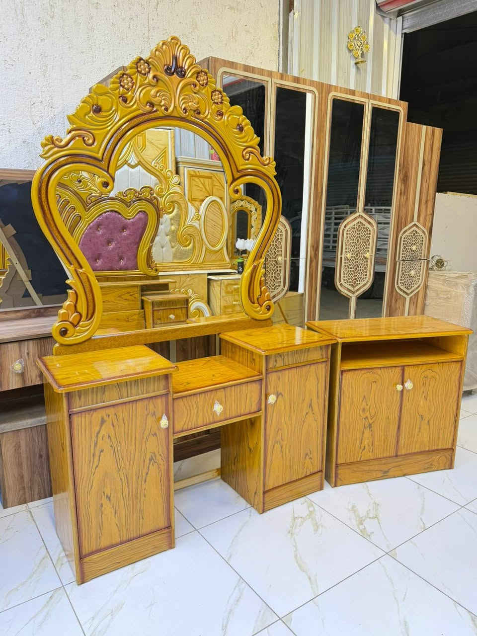 تصفية محلات لحكو باخر قطع من الغرف الجديده شغل الوسط 6باب ام ملحق سعرها بس 775شامل التوصيل والشد لڪل مناطق بغداد راسلونه واتساب وتدللون ***********
