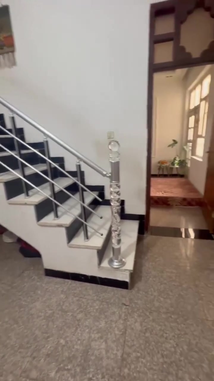 🏡 دار للبيع - ركن
📍 الموقع: شارع 80 جهة كربلاء، قرب شركة الماس الكهربائية

📐 المساحة: 100 م(10×10)
🛣 عرض الشارع: 10 متر
📄 السند: طابو زراعي

✅ مشمول بالخدمات والخدمات واصلة للشارع الرئيسي
📍 قريب من الشارع العام  500 متر)
🔹 تفاصيل الدار:
الطابق الأرضي:
غرفة نوم
صالة
مطبخ
كليدور
مجمع صحي
طارمة صغيرة
الطابق الثاني:
غرفتان نوم
كليدور صغير
مجمع صحي
سطح
بناء مرتفع

📞 للاستفسار والتواصل: 

*********** 

#عقارات_بابل #دار_للبيع #الحلة #بيت_للبيع #عقارات_العراق #استثمار_عقاري #طابو_زراعي #عقار_بابل #شراء_بيت #بيع_وشراء_العقارات #الحلة_بابل #عقارات_الحلة #بيوت_للبيع #فرص_عقارية #عقار_للبيع
