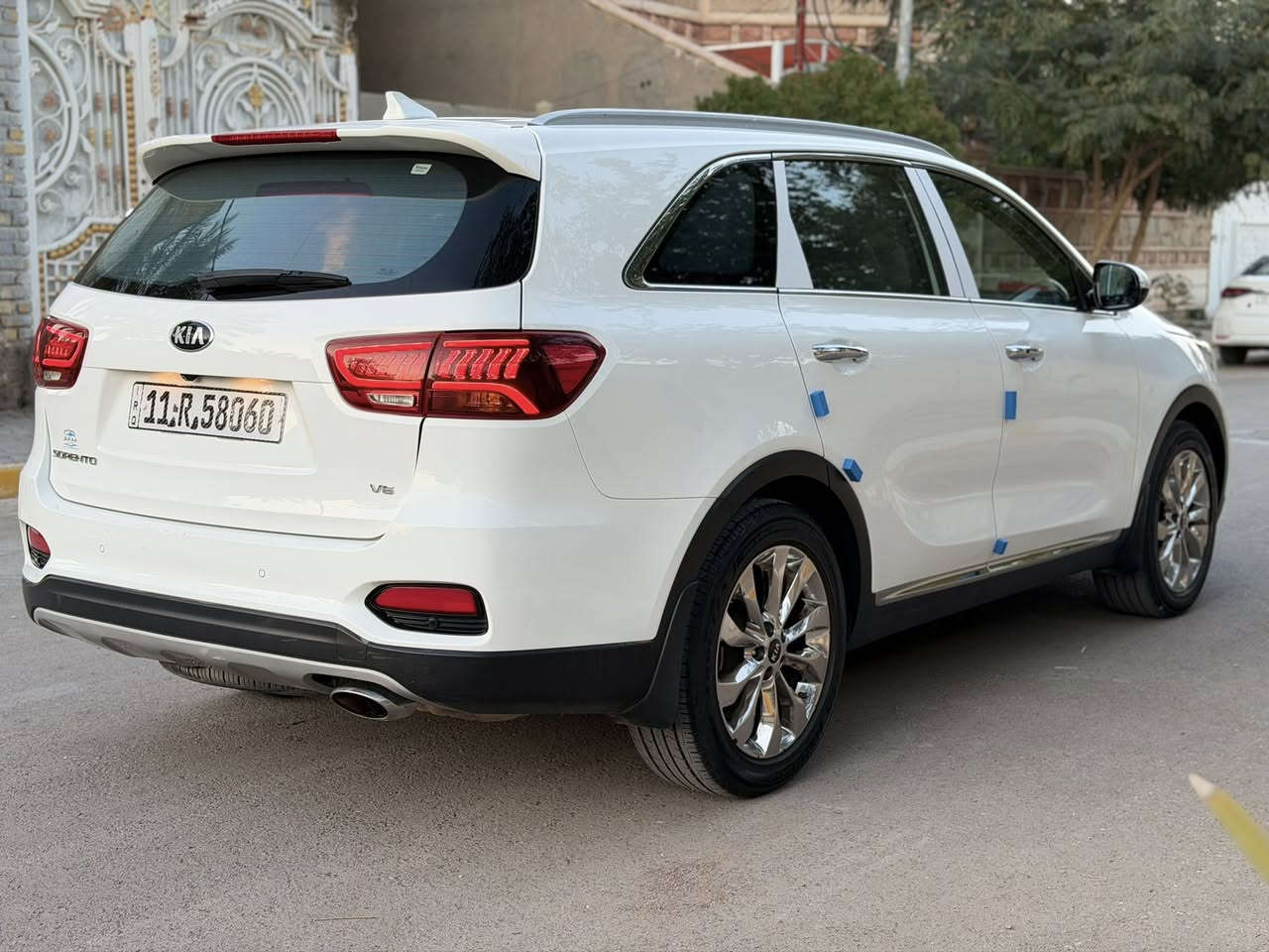 السلام عليكم كيا سورنتو موديل 2020 ماشيه 109 الف كم كفاله عامه مثل ما موضح بالسونار المرفق كلشي واضح لا تسألني شبيهة سونار كدامك امس مسوي 
مكينه كير حداديه كله مكفول شرط الفحص 
مواصفات 
بصمه شاشه كامرة جي بي اس 
جنطه كهرباء كراسي كهرباء 
جلد 7 راكب 3 قطع تبريد تخم تاير كله جديد السعر 247 مكاني واسط قضاء الحي 
***********
***********
