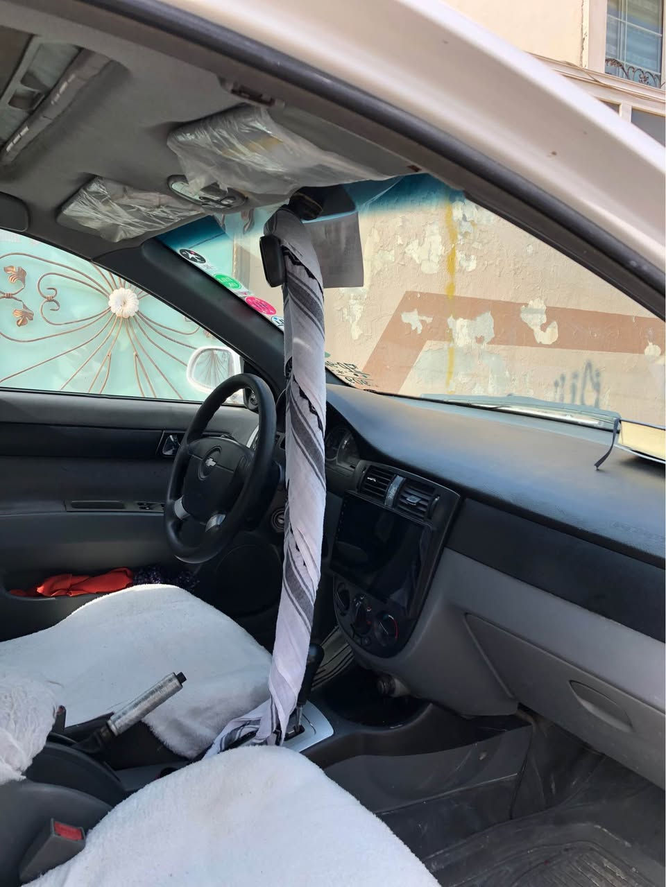 ئۆپترا مۆدیل ٢٠٠٩ 
٣ پارچە و نیوی هەیە بەبێ ژۆرێ پێشی کەپسە پشتی جەمپەکی زۆر خەفیفی هەیە گێر و مەکینەی بە شەرتە مواسەفات سعودیە سلایتە سەقفەکەی کەمەک تەزرەی هەیە داوای ٦٧ وەرەقەی لێی دەکەم ژمارەی مۆبایل فایبەر و واتسئاپی لەسەرە هەردوو ژمارە 0750.456.84.37
0780.369.94.14 أربيل, العراق
