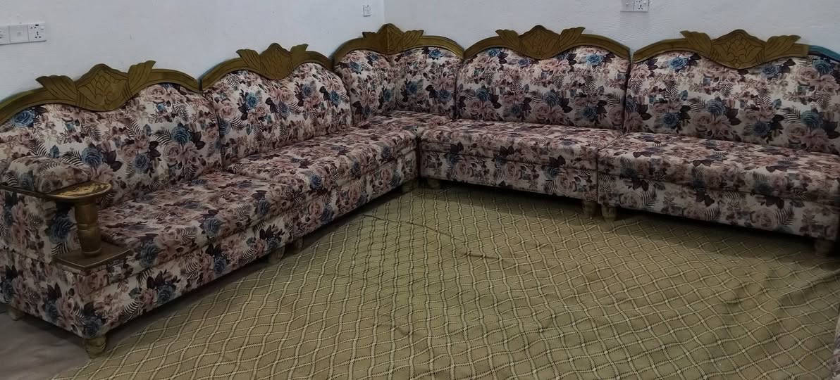 ⚜️  ديوان 14 مقعد  مثل ما وضح بل فيديوو
⚜️ كلش نضيف 

⚜️ المكان حصوه حي عداي

⚜️ للاسفسار الاتصال ***********
