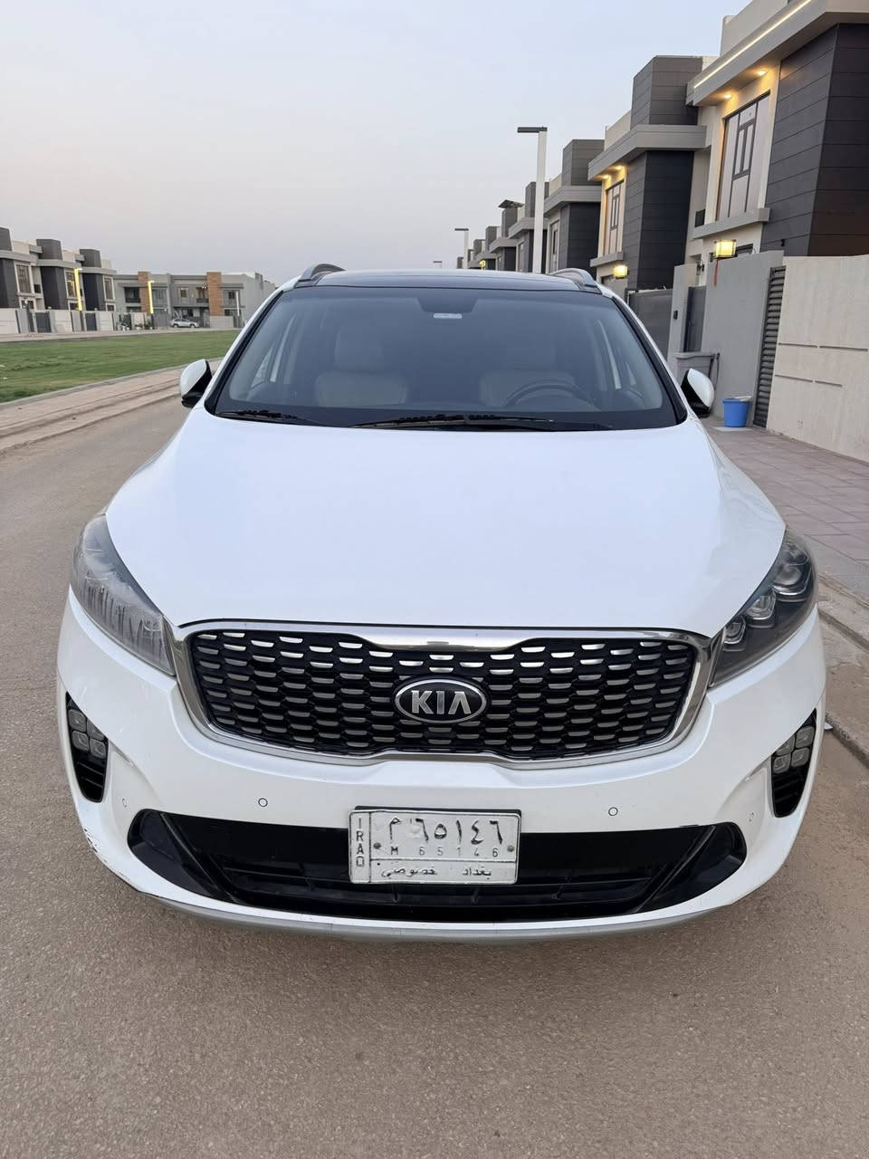 Kia Sorento موديل 2019، رقم بغداد، بحالة ممتازة ومواصفات فل كامل.

المواصفات:

* محرك 3.5 لتر

* 7 مقاعد

* مقاعد جلد أصلية

* تدفئة وتبريد للمقاعد الأمامية

* تدفئة للمقاعد الخلفية

* حساسات أمامية وخلفية

* مرايا جانبية كهربائية بخاصية الطي

* سقف بانوراما

* باب خلفي كهربائي (جنطة كهربائية)

* فرامل إلكترونية (EPB)

* نظام Auto Hold

* شاشة مع نظام GPS

* ممشى 140,000 كم

السعر:( 235 ورقة )، قابل للتفاوض بالمعقول.

📍 الموقع: كربلاء المقدسة

🚘 رقم السيارة: بغداد

📞 للاتصال: ***********
