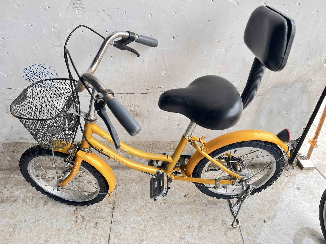 باسكيل حجم 16 نضيف شرط نظافه بدون اي عيب شلونه بل صوره هيج سعره 40 نهايته شراي خابر وتدلل*********** ملاحظة اروس شعندك باسكيل عاطل لو حته صغير تحياتي للجميع
