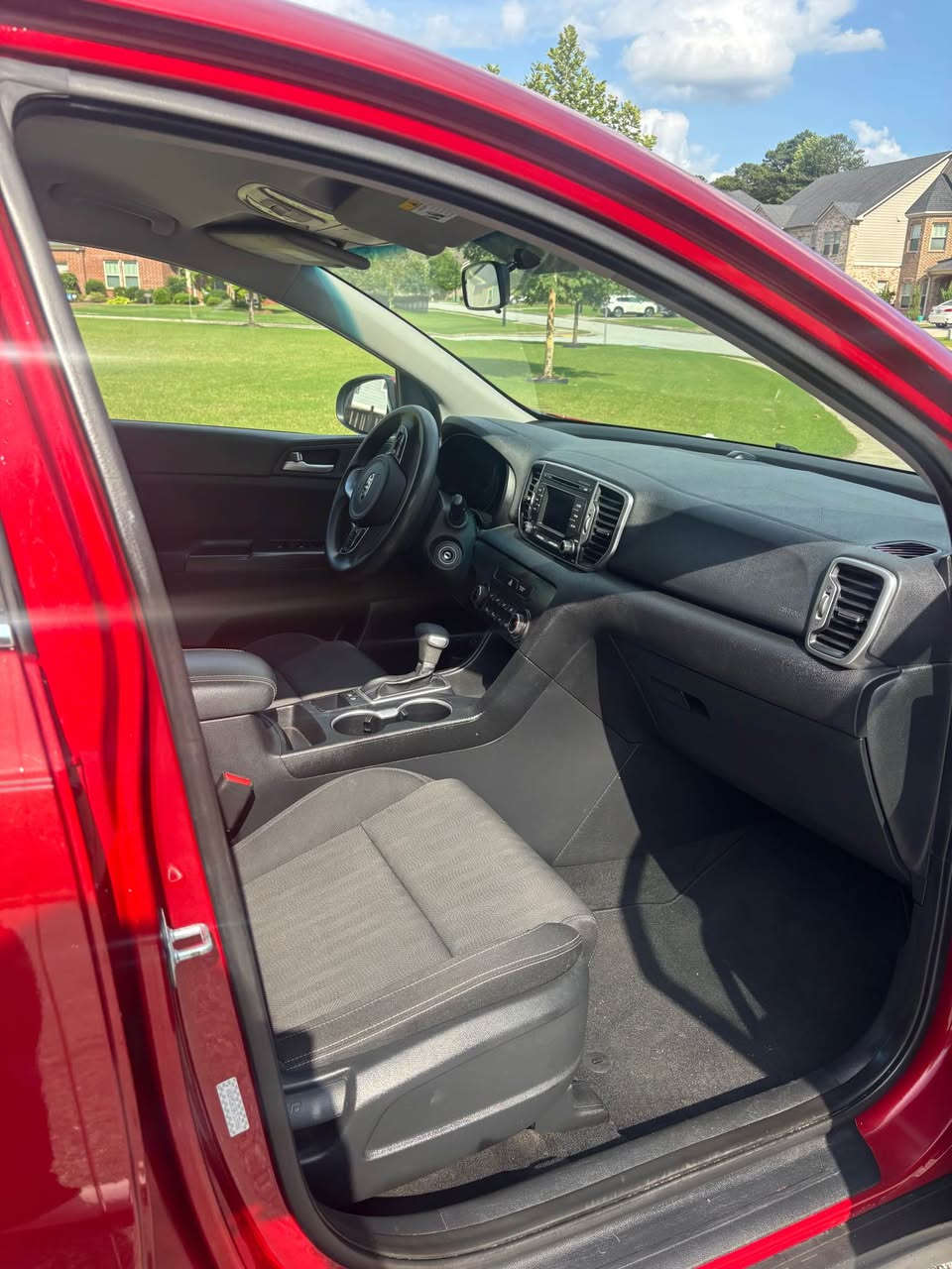 2019 Kia Sportage LX
148,000 miles 
Backup camera 
Bluetooth 
Passed emissions 
Clean title 
No issues 
Ac/Heat works great 
Clean title Stone Mountain, GA


**إذا كنت صاحب هذا الإعلان وتريد حذفه لأي سبب، رجاءا أرسل رسالة إلى الدعم الفني**