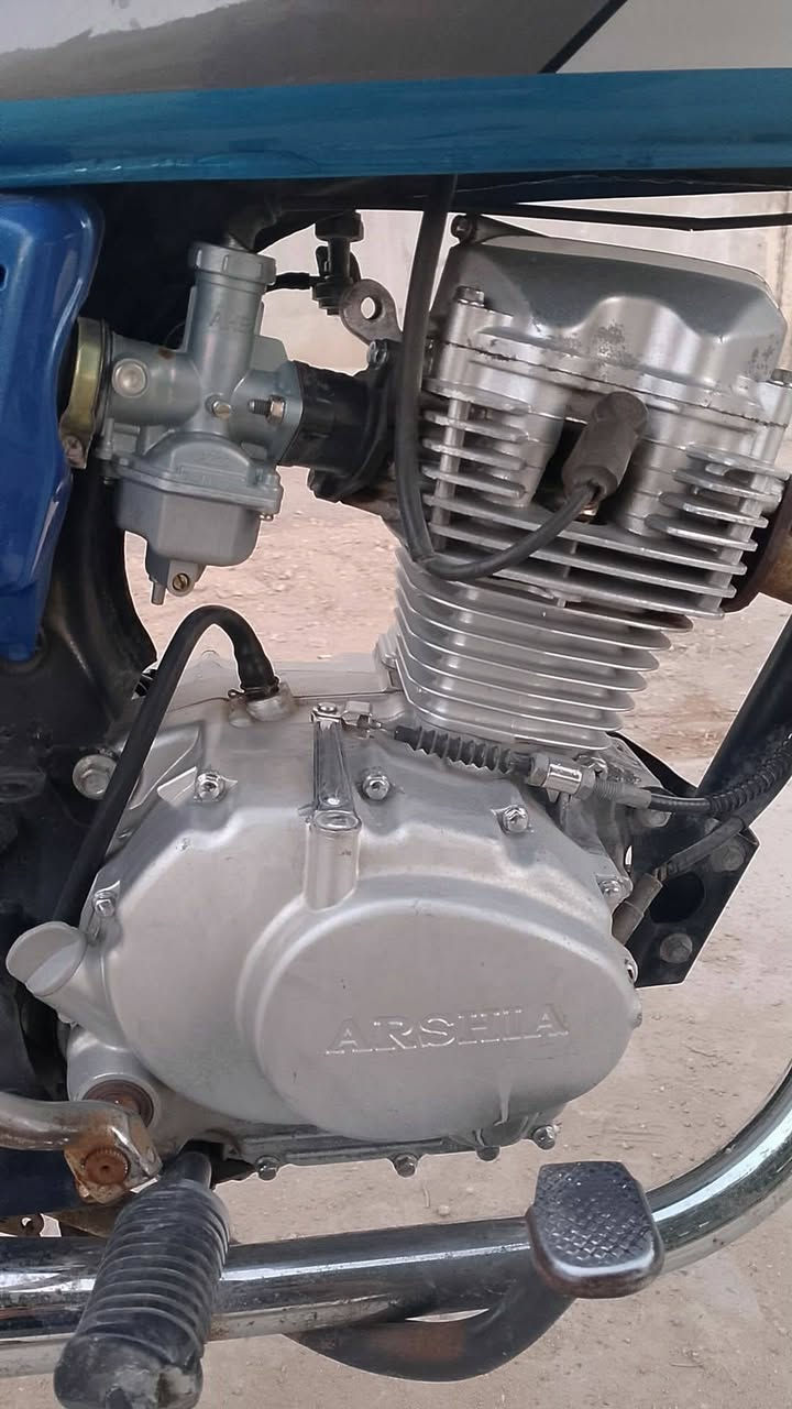 السلام عليكم دراجه للبيع اربع قير نظيفه مديرها 2020 نظيفه طالعه ب 23 السعر 650  وبيها مجال ***********
