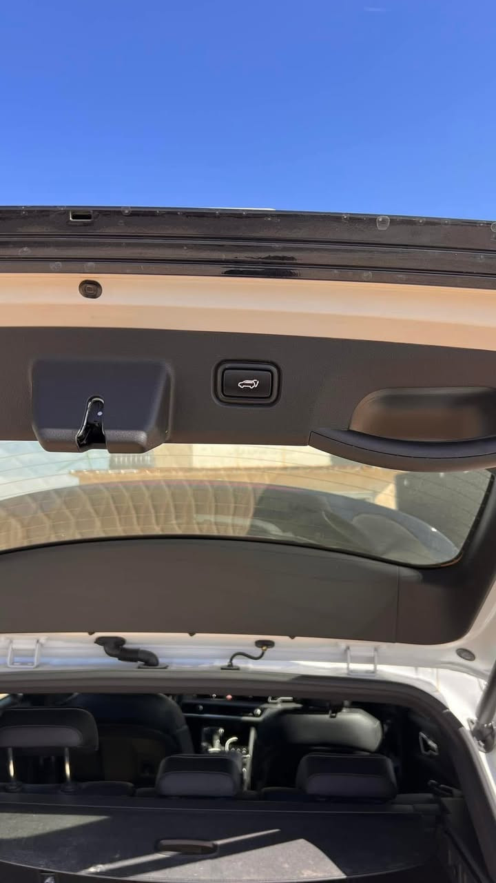 سلام عليكم
سبورتج  Gt Line موديل 2023

سيارة مكفولة ..
مواصفات السيارة 
بنورما 
تدفئة  - تبريد كشنات
تدفئة ستيرن
رادار
حساسات امامية و خلفية
تحكم بالجامات عن طريق البصمة
تشغيل عن بعد 
ويل 19
صندوق كهرباء
#بيع او مراوس 
مكاني بغداد المنصور حي العدل 
***********
***********
