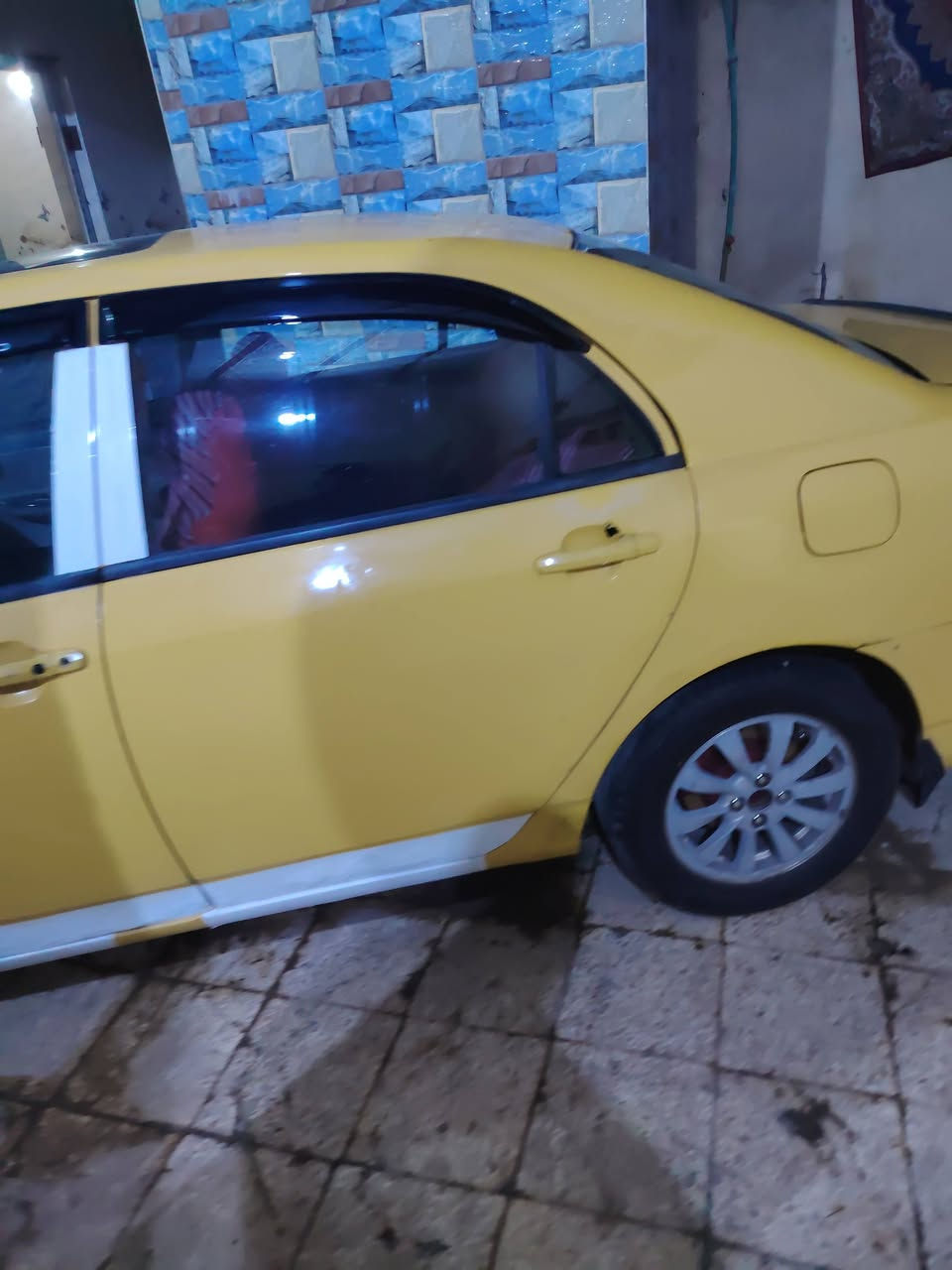 السلام عليكم سيارة بي وايدي جي ثري 13مكفوله كفاله عامه بسمي رقم انكليزي ل 30 كير مكينه تخم تاير صار اسبوعين شاده دبلات جدد برقي ماناقصه ميسان هاذ رقمي *********** السعر 45وبيها مجال
