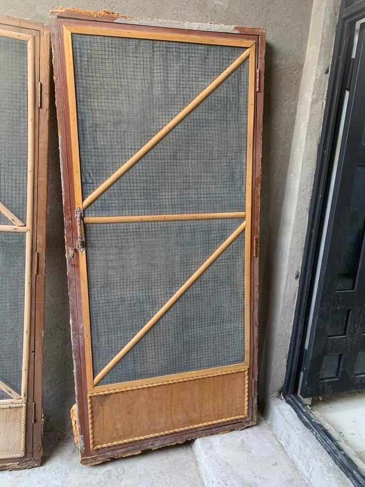 السلام عليكم متاح باب مانع حشرات تفصال عدد2باب تكمه ثقيل موعادي جرجوبه عشره جاوي سيم مغلون وسيم ناعم  يدات مرتبات س 175نينهن وبيهن مجال قليل المكان زعفرانيه الاتصال ***********
