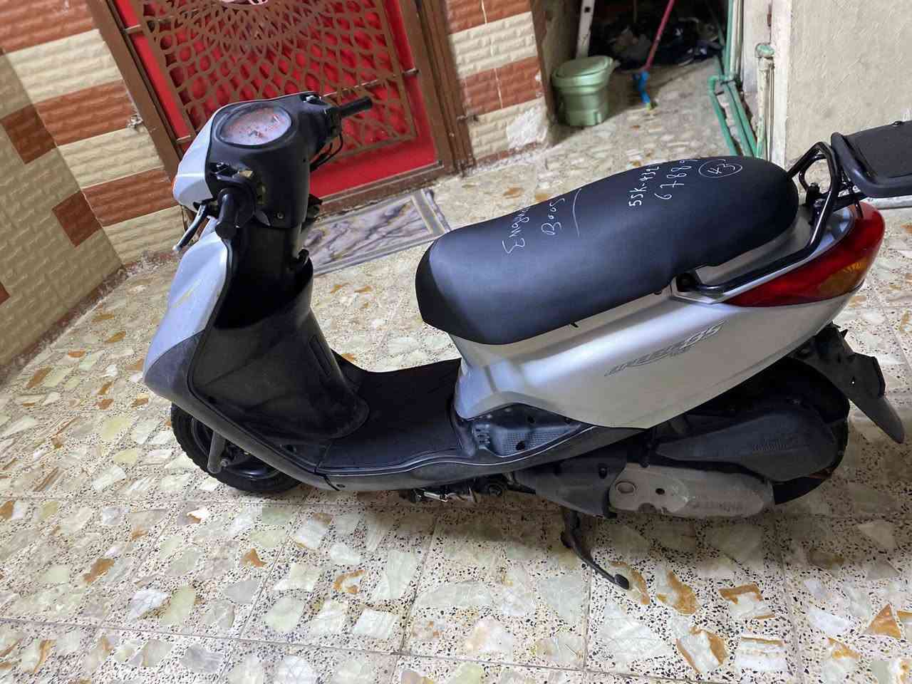 السلام عليكم
دراجة بريز ياباني جديدة لوك 
سرعة 140 نوزل خطين اسلف اصلي 
كفرات اصلية ومختمه ختم واحد مع محرك 
ستاند كهرباي حساس وراقها ابسمي ماشيه 21
شراي يتصل ***********
شرط كفاله عامه من كلشي جيب فيتر وتعال فحص
