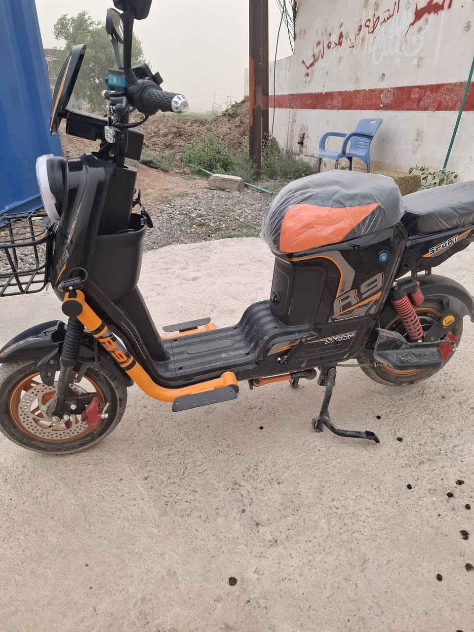 سلام عليكم
R9 للبيع جديد مستخدم شي قليل 
ثلث انضمة تشغيل سويج وبصمه وكارت
5 باتري 32 امبير ملف 2000W
السعر 450 وبي مجال شي قليل
الاتصال *********** مكان العيثه
