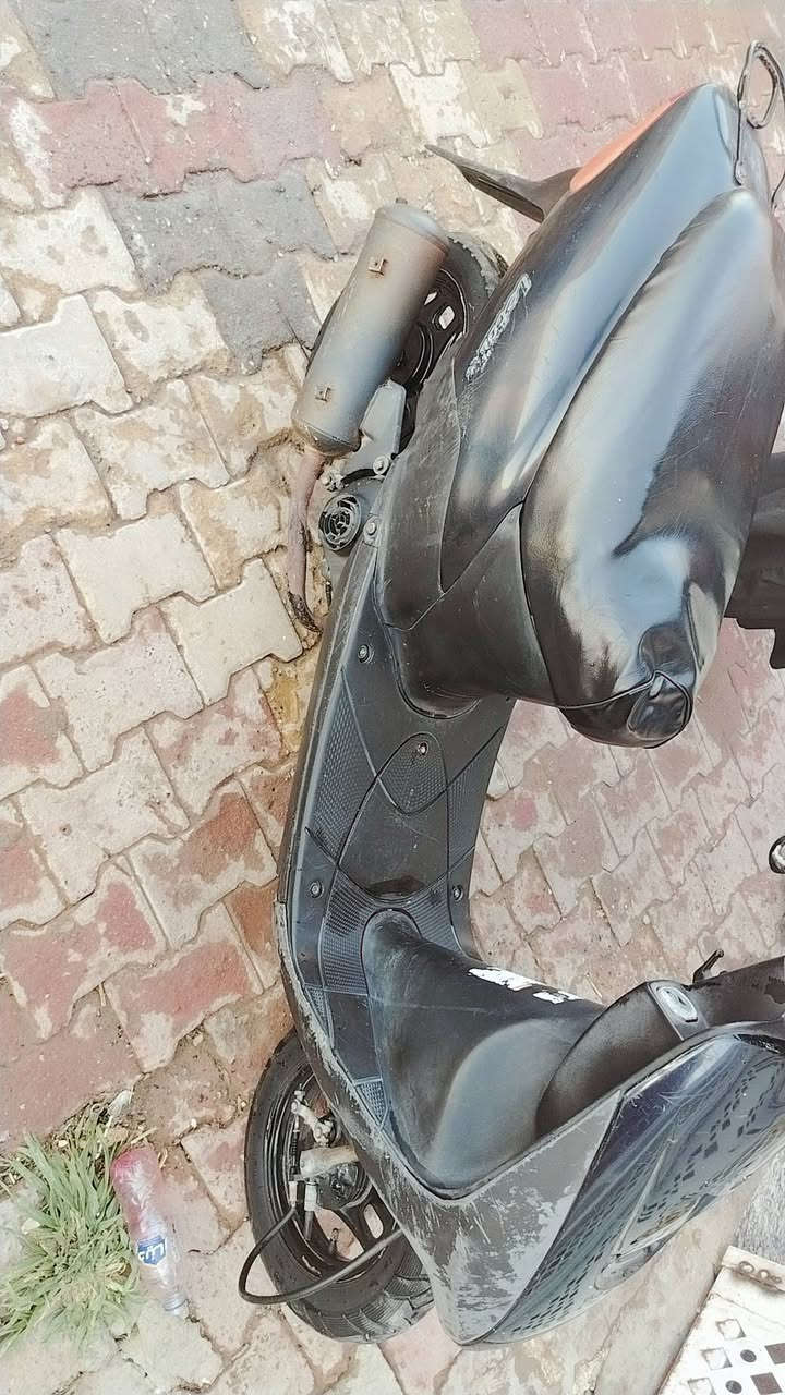 دراجه ساسوكي رياضي
دراجه جديده َوين ما تريد روح بيه
تايرات جدد كابريته جديده ستوني شاده
كهربائيات كلها شغاله
دراجه ناعمه نكره وحده تشتغل 
أوراق
سعر 175بيه مجال 
***********
