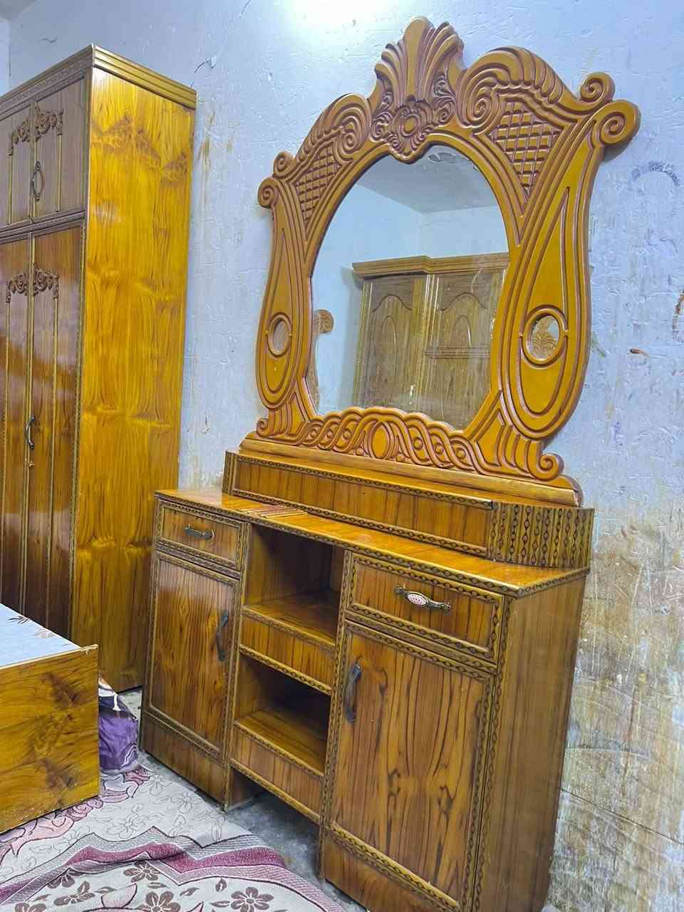 غرفه اخشاب مستعمله نظيفه جدا مديل نفخ مقوس 5ابواب ملحق الزاويه كنتوريه ملحق الضهر جرجوبه براغي السعر 650بغداد *********** متواجد واتساب
