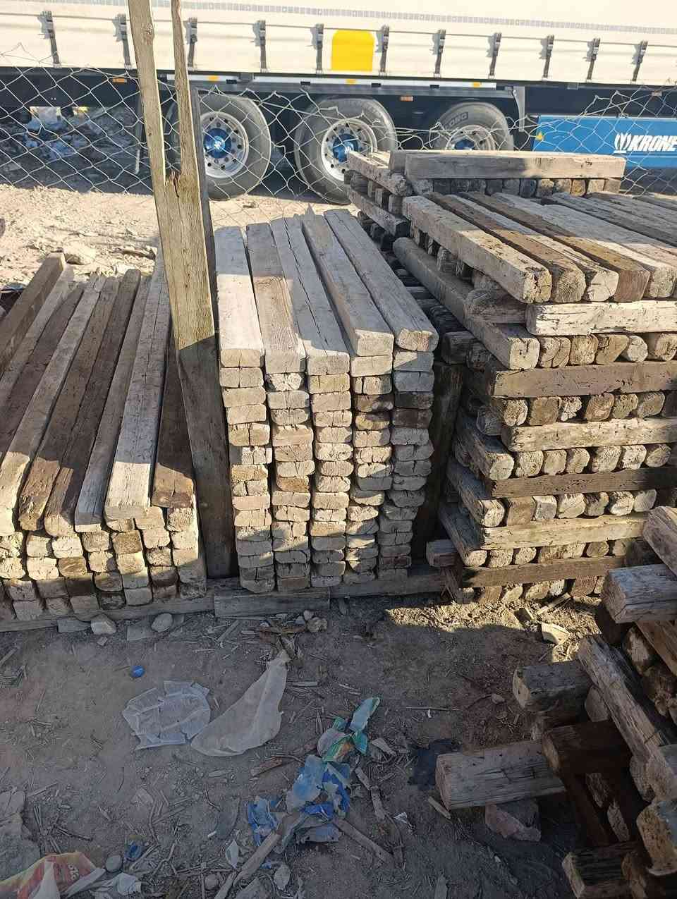 السلام عليكم سير للبيع مقاصير مرابيع 
ولوح طول مترين ومترين ونص العدد 11مكعب ونص
وعصافير عددهن 120العنوان بابل حي العسكري للاستفسار 
***********
