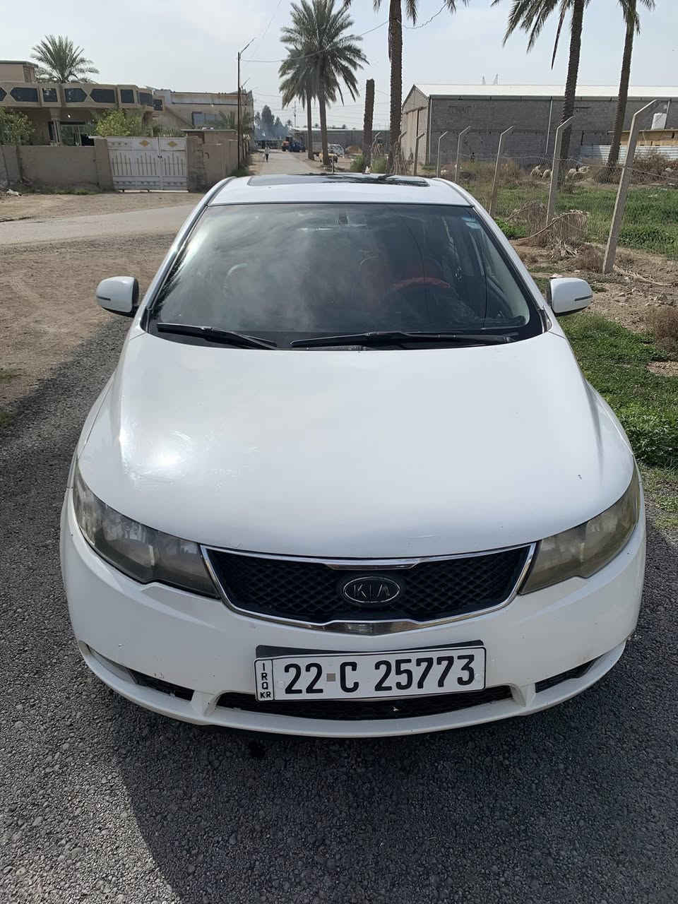 السلام عليكم / للبيع سيراتو 2013  فول سعر97 وبيها مجال للشراي
محرك كير كفاله1600
مواصفات 
حساس خلفي
مري شفط
بصمه
شاشه
كامره خلفيه
شفتات ستيرن
كير 6نمر
تبريد ثلج
گزوز رياضي
ويل كروم البلادي
ضررها طخه بسيطه براس الشاصي الامامي 
وطخه ب البدنه الاماميه خفيفه كلش 
بيها سونارين مرفوق ب لمنشور 
 
هـ *********** اتصال 
هـ *********** وتساب
