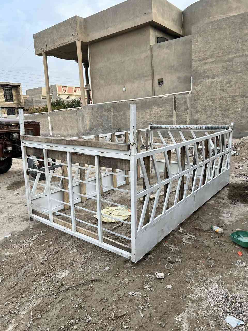 سلام عليكم محجر للبيع
السعر 300الف وبي مجال 
مكاني الفلوجه 
هـ: ***********
