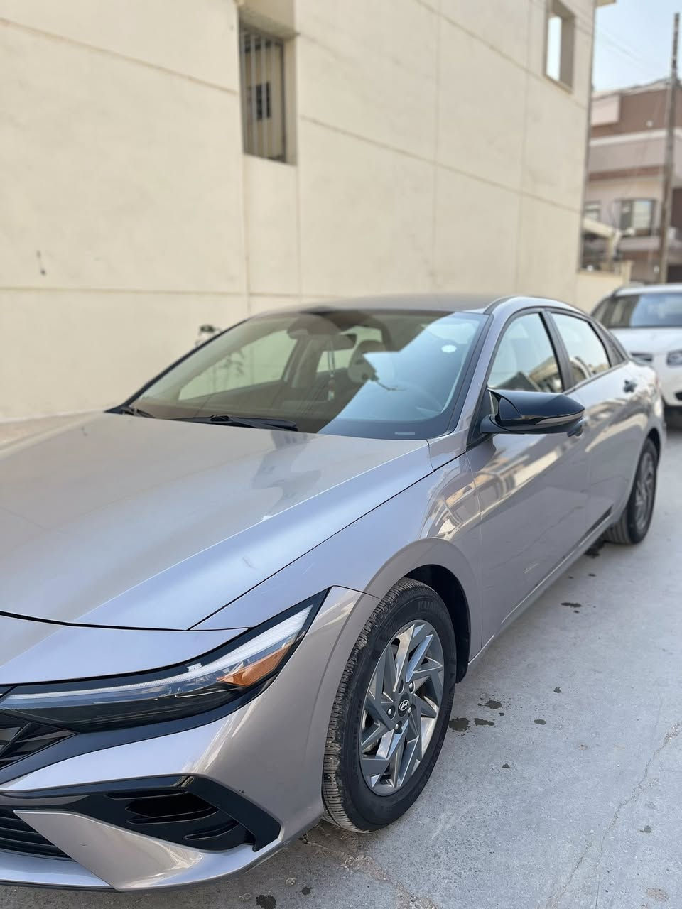 السلام عليكم
النترا 2024 للبيع 

فحص موقت ترقم نينوى 

مواصفات السياره فول بدون فتحه

شاشة دجتل متصل 

بصمه أبواب

بصمه تشغيل 

تشغيل عن بعد 

لايت امامي عدستين عالي ناصي LED مع اشاير LED

لد داخلي 24 لون 

3 وضعيات قياده سبورت نورمل وسمارت 

قفل ذاتي للسياره 

صندوق ذكي يفتح عند الاقتراب 

لد فيً يدات البيبان ابيضّ 

رادار امامي 

رادار خلفي 

رادار جانبي 

كروس كونترول متفاعل 

نظام تحديد المسار 

توقف تلقائي

قرائه نسبة الدهن 

نظامً كيلو متر وميل 

حساس إطار 

وويل كب

تبريد شاشه + أوتو + نظام تنقية الهواء في السياره 

نظام ABS

نظام تراكشن كونترول 

نظام EBS

8 ايرباك بالسياره 

__________________

حادث السياره 

جاملغ اليمين بوند ايربك كشن فقط اليمين

السياره نظيفه جدا جدا وبالعافيه على الياخذهاً

سعر147بيها مجال بسيط 

رقمي ***********

   

***********. 

للتواصل واتساب موجود
