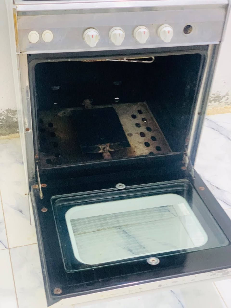 طباخ اربع عيون للبيع 
السعر ٦٠  
عين وحده شغاله الباقيات يرادلهن تبديل عيون 
الفرن شغال كلش زين


**إذا كنت صاحب هذا الإعلان وتريد حذفه لأي سبب، رجاءا أرسل رسالة إلى الدعم الفني**