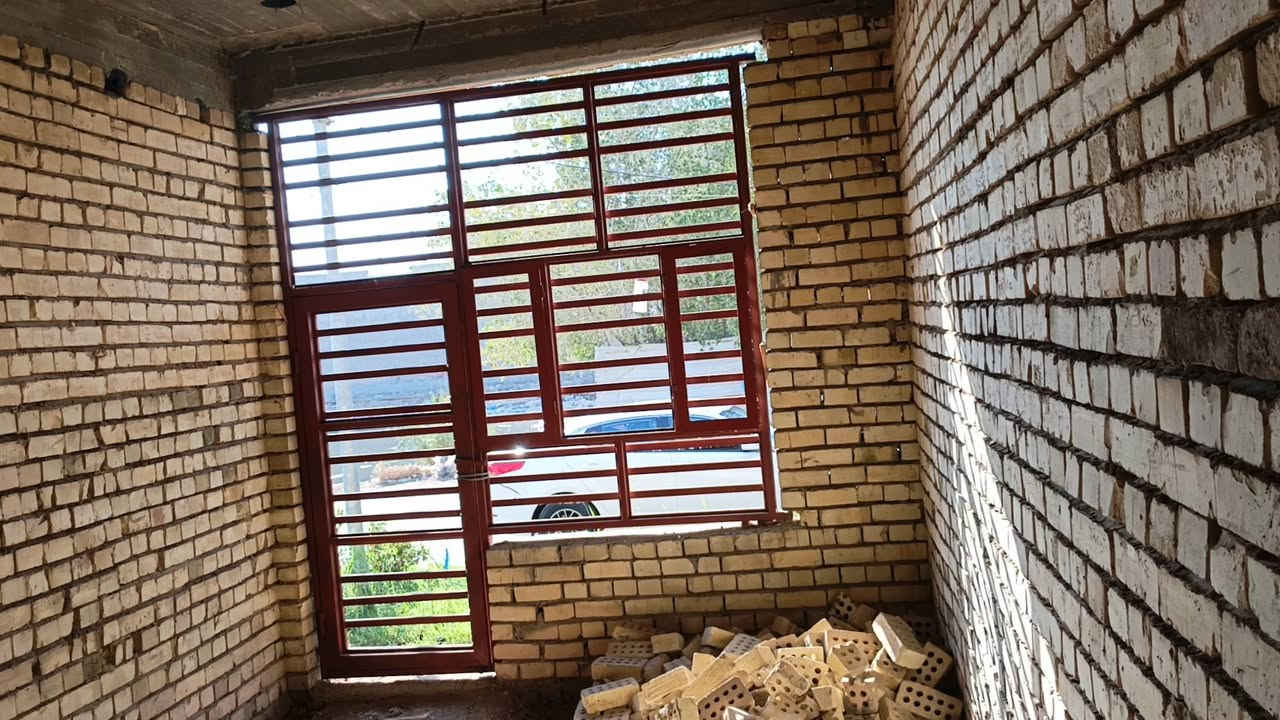 السلام عليكم هيكل مسكف مساحه 100متر طابو صرف بحي الامير قرب المدرسه الصينيه قريب مشفئ الاسكان الاستفسار
***********
