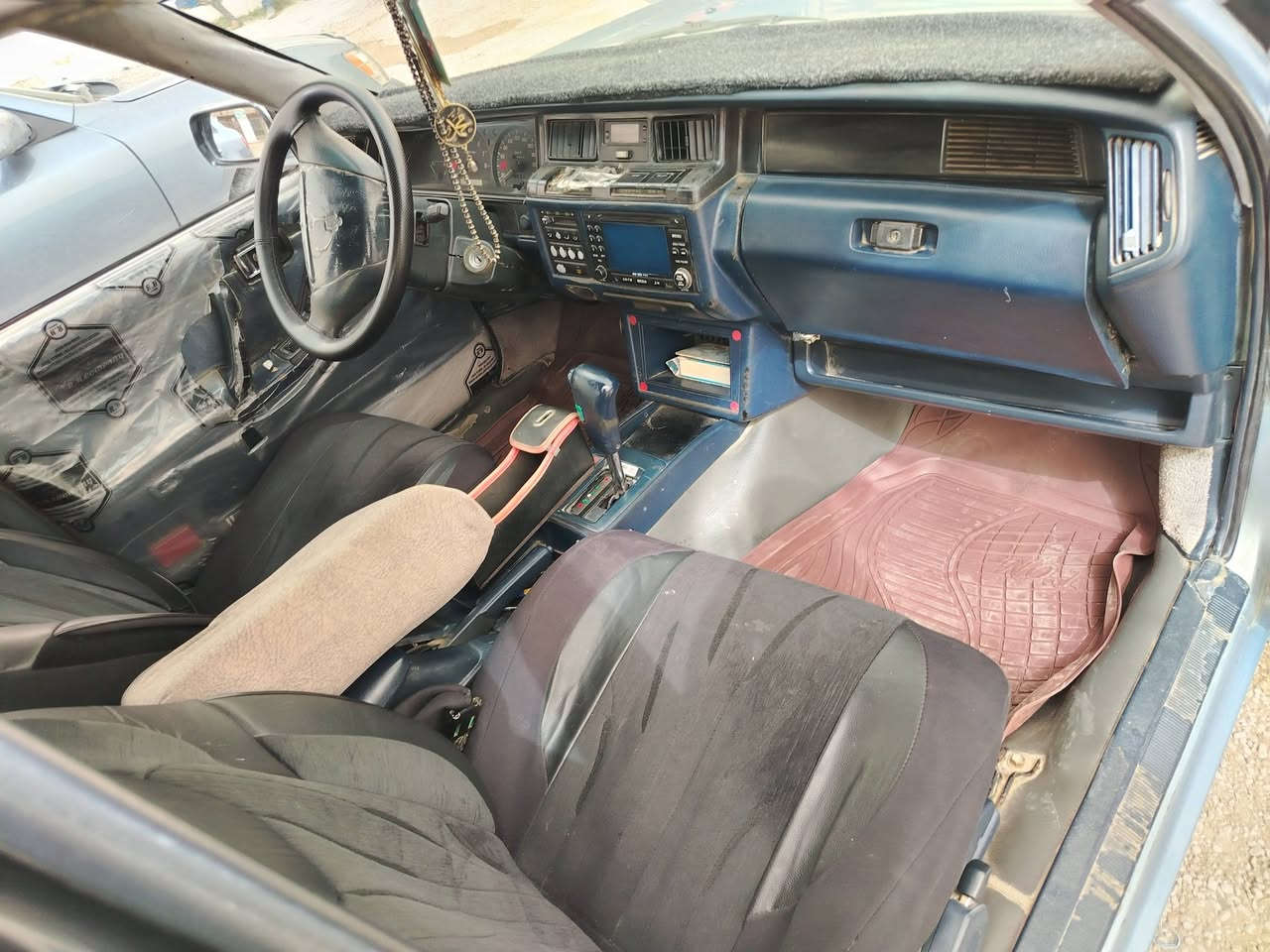 سياره البيع موديل 91 بلاديه رقم نكليزي بغداد بسمي محرك بطه بلادي كير بطه بلادي سياره جديده ***********.  ***********
