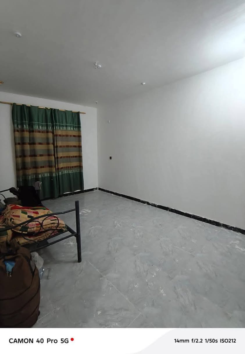 بيت ١٢٠ متر زراعي ب سديناويه يم صيدليه تفاح الاخضر 
طابقين يحتوي ع اربع غرف وصالتين ودوانيه ومطبخ وصحيات  للشراي يتصل ***********
