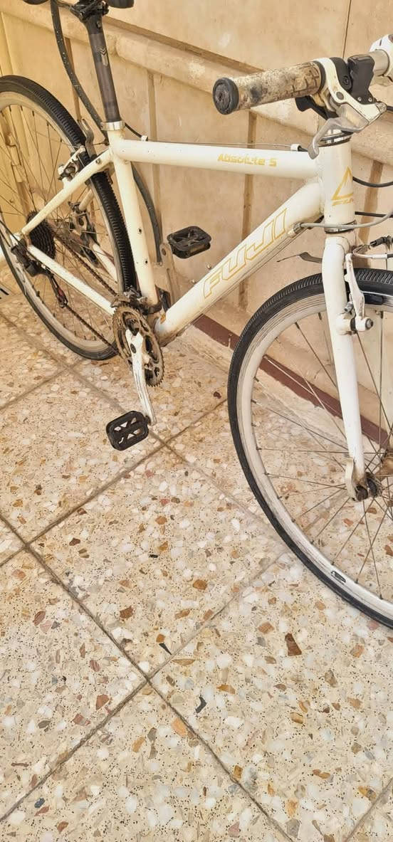 سلام عليكم 
من رخصة الادمن 
بايسكل ماركة فوجي  (FUJI) 
معدن المنيوم
ياباني باله نظيف 
قطعه بلادية
كيورة شاشة شغاله
بريكات شغاله 
العنوان الشعب
السعر 125 الف 
الشراي يتصل ***********
