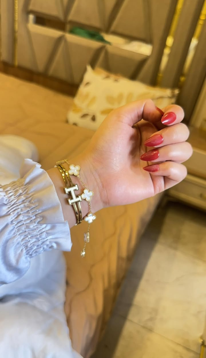 مجموعه اساور ستانلس ستيل ✨
مع ڤان كليڤ وهرمز متوفر بيع جملة 
بسعر مناسب 
مع تصوير فيدوهات وصور الخاص  بينا مجاني ..
للاستفسار مراسلتنا 🤍


**إذا كنت صاحب هذا الإعلان وتريد حذفه لأي سبب، رجاءا أرسل رسالة إلى الدعم الفني**