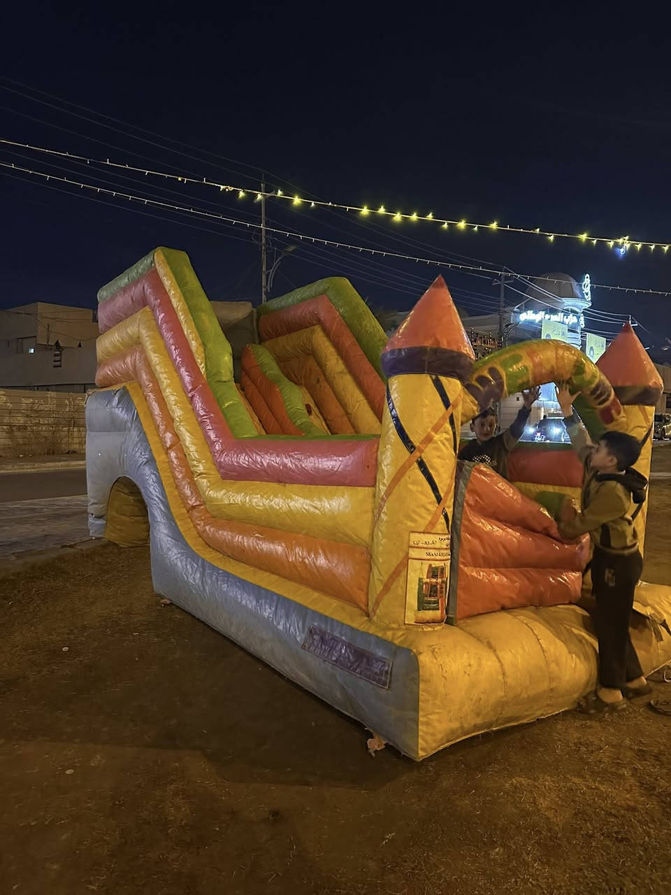 السلام عليكم اخوان جوب اطفال جاهز قياس طول 5عرض 3ارتفاع 3ونص السعر ٥٠٠الف الاستفسار ع رقم ***********
