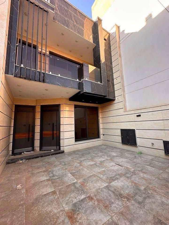 🏡 للإيجار في السيدية #VIP
✨ دار مودرن – تشطيب درجة أولى

📐 المساحة: 150 متر
🛏️ 4 غرف نوم
🛋️ صالة واسعة
🍽️ مطبخ
🚿 خدمات
🚗 كراج
🚪 مدخلان

📍 الموقع: السيدية – شارع الخيزران

💰 الإيجار: 2,000,000 دينار شهريًا
📅 الدفع: مقدّم 4 أشهر

للاستفسار والحجز، راسلنا على الخاص أو اتصل بنا.
***********
