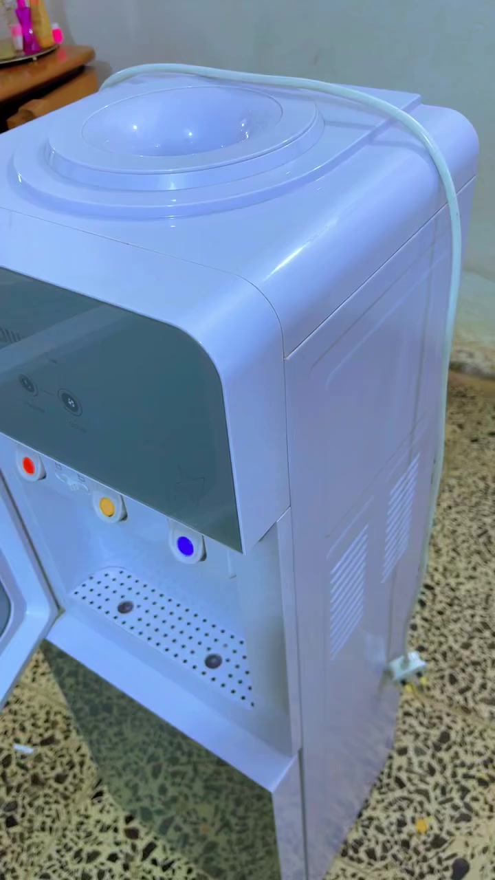 براد ماء جديد للبيع ✨🚰🚰
الأداء: تبريد الثلج سريع جداً والماء الحار شغال بامتياز.
• النظافة: الخزان داخلياً نظيف جداً والمعقم يعمل، والهيكل الخارجي خالي من الكسور أو الصدأ.
• المميزات: صوت الماتور ناعم وما مفتوح للتصليح سابقاً، صنبور الماء (الحنفية) قوية وما تنقط.
• السعر:(125)وقابل للتفاوض البسيط.
• المكان: (المحمودية حي الكرار).
• التواصل: خاص او ‭0751 288 9830
