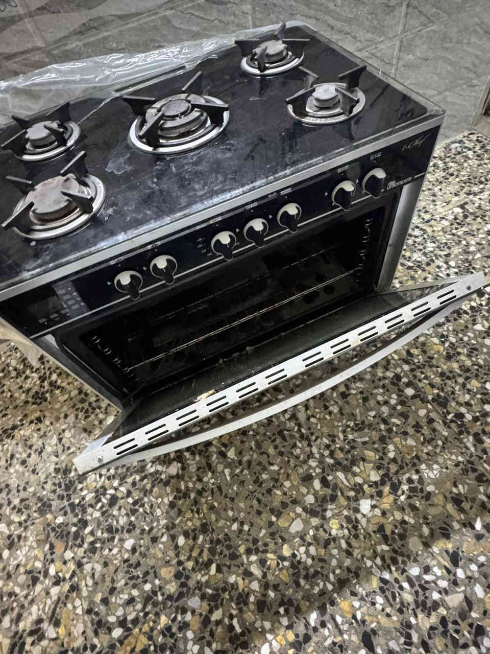 سلام عليكم 
طباخ يونيون اير ايطالي للبيع 
مستخدم قليل كلش 
كله شغال 
سعر 300 الف وبي مجال 
مكان كراده ساحة الاندلس 
***********
