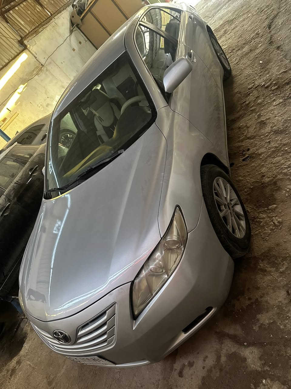 سلام عليكم 
كامري للبيع موديل ٢٠٠٩
وارد امريكي حادث جامبغ خلفي  وقبق جنطه 
سياره مصبوغه حزام للجمالية فقط مكينه ٤ سلندر 
سياره نضيفه كلش 
كير مكينه بل كارتون 
رقم بغداد تحويل ثاني يوم 
كربلاء الحرر ***********
