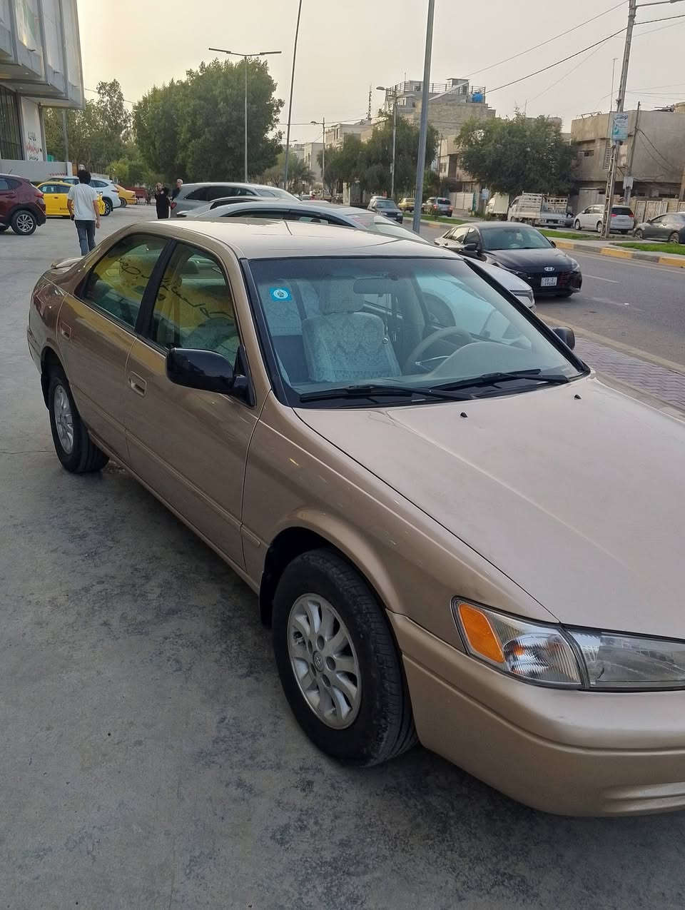 السلام عليكم موديل 97 كامري وارد امريكي سياره جديده وخير من الله رقم بغداد مكان السياره البياع السعر 85 رقم ***********
