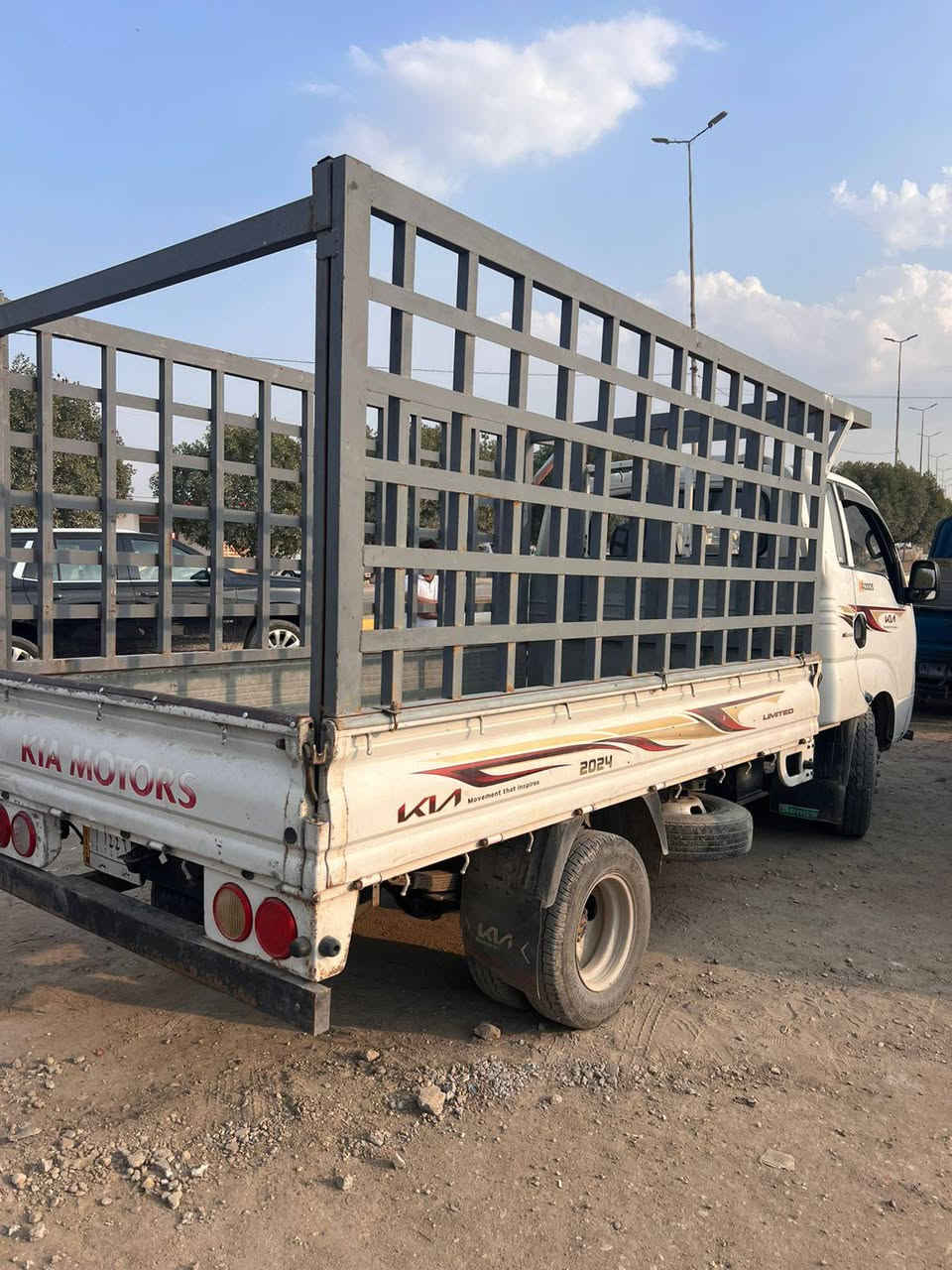 السلام عليكم كيا حمل 2015 سياره جاهزه من كلشي محجر تحويره تانكي 120لتر لسياره بيها باب مبدل وبنيد مبدل بدون دواخل مكينتها خير من الله تبريد شغال بيها محجر درجه اولى مكاني حله السعر 120 وبيه مجال التواصل ***********
