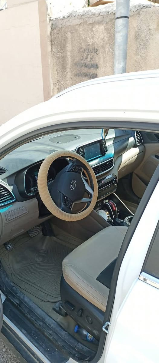 سلام عليكم توسان للبيع خليجي فول ماعدا الفتحة موديل 2020 السيارة مكفولة من  الصبغ والبارد
مكان السيارة كلار 

السعر 235 اوبيهة مجال 

للاتصال فقط واتساب ***********
