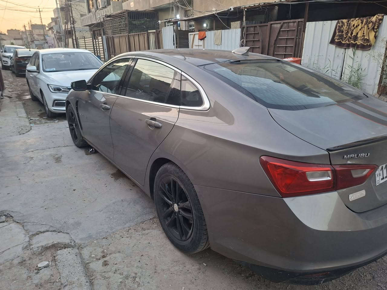 السلام عليكم 
شوفرليت ماليبو 2018 للبيع  
السيارة بسمي رقم بغداد الدولي الجديد وهزة جديدة السيارة كاملة وعلى ايدي تبريدها ثلج
السيارة مواصفات LT يعني 6 بصمات لايتات زنون تبريد قطعتين وباقي مواصفات الماليبو المعروفة 
وبيها منضومه غاز 60 لتر جديده توني شادها مكاني البياع حي التراث
السيارة مسويلها سونار عند المندلاوي وكل التفاصيل واضحة
السعر 105
***********
