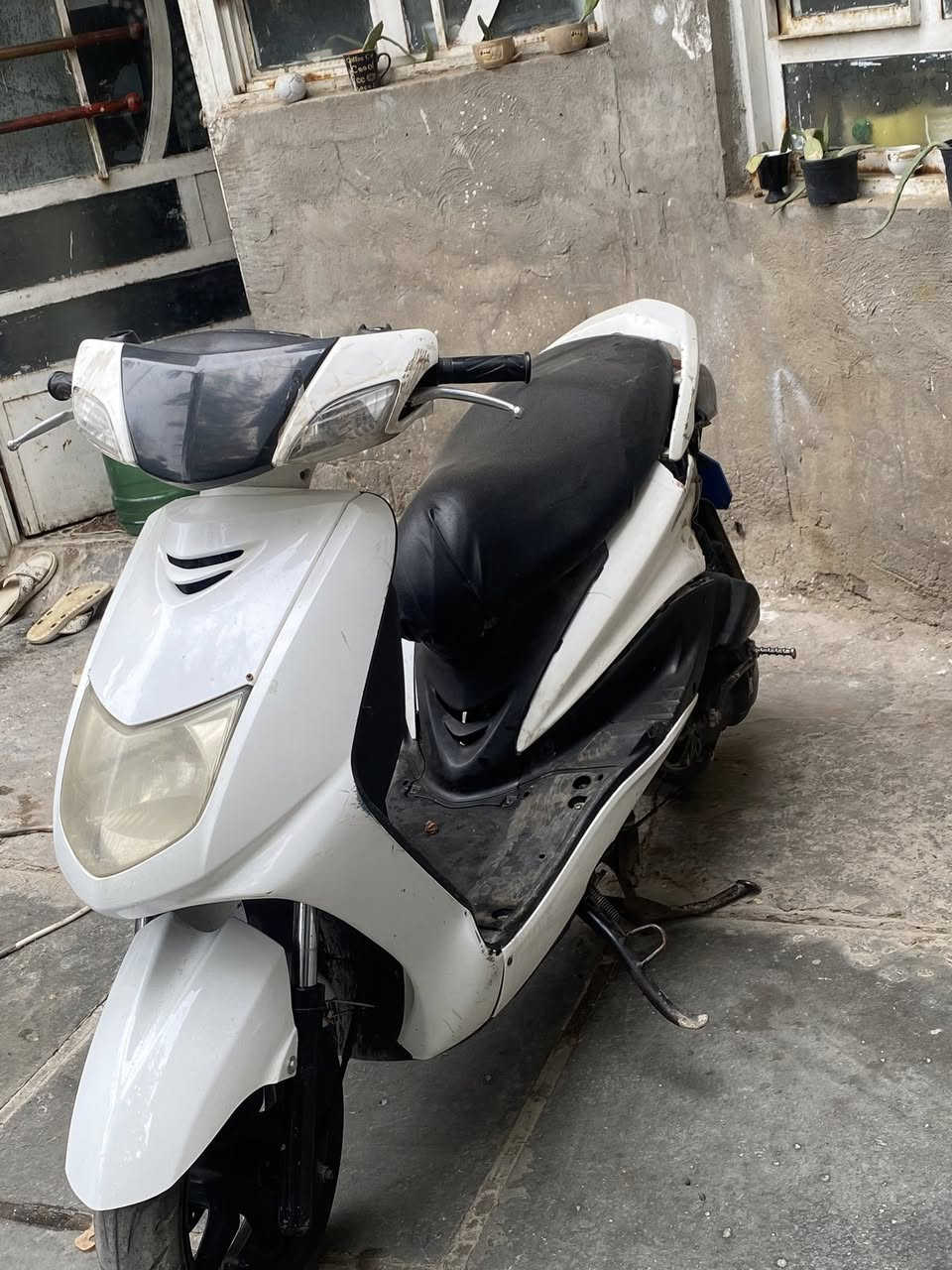 سلام عليكم سكنس نثيه دراجه كامله كاهربايات دشبول اشاير كله شغاله دراجه حلوه نقص بس كفر يسره مكسور شوي سعره375 وبيه مجال *********** مكان محموديه
