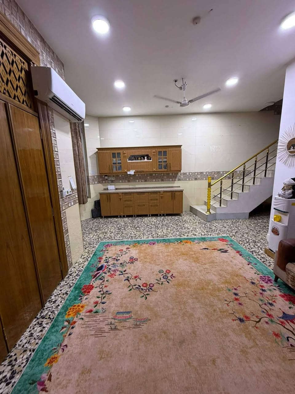 السلام عليكم 
بيت  طابو صرف بحي الامام مساحته 150 مقابل شارع  كرار ابو الكص متر الوجه 7 والنزال 20 بناء جديد نسكن  بشهر رمضان للاستفسار الاتصال على الرقم 
***********
