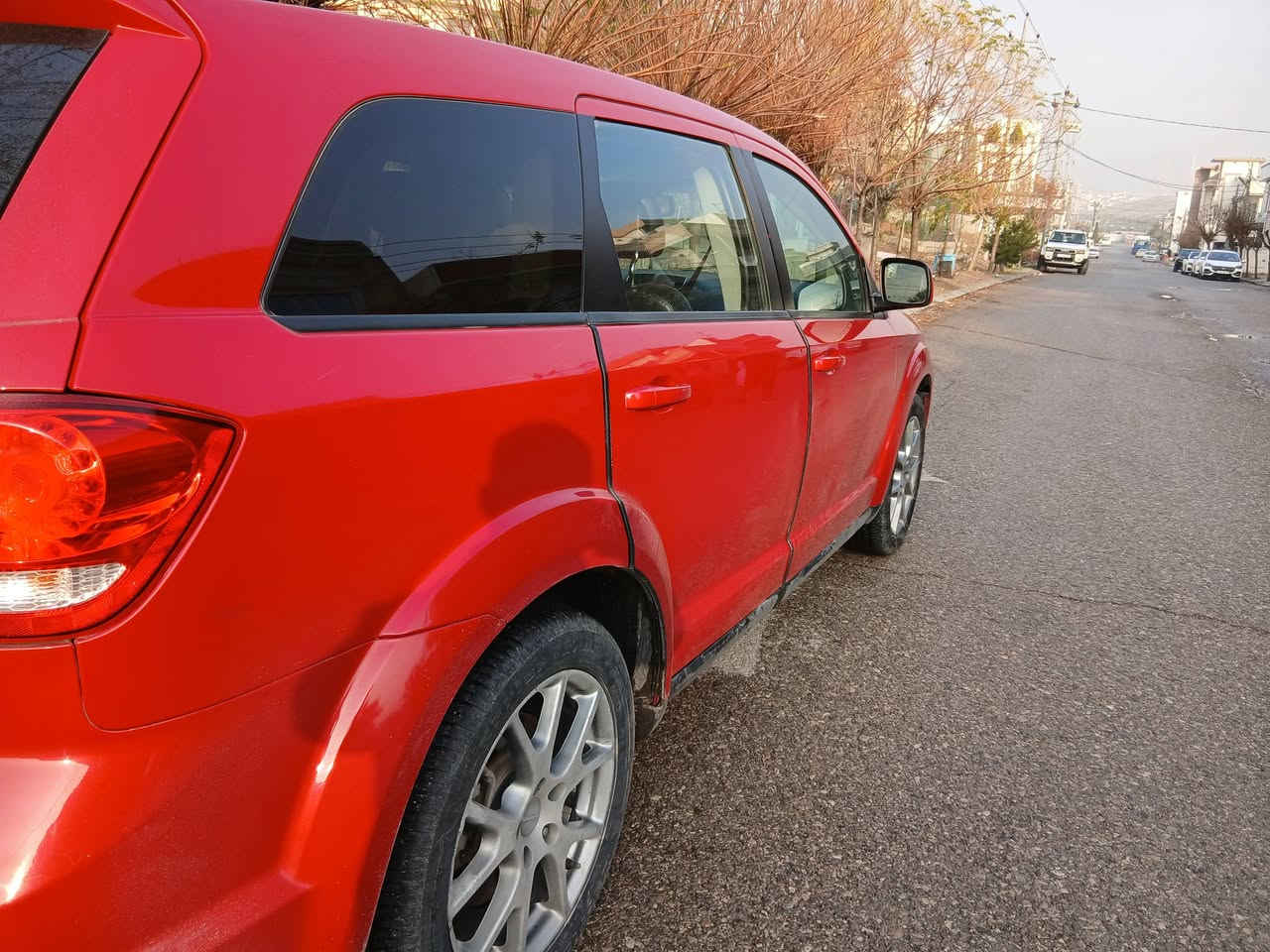 السلام عليكم إخواني
جورني موديل 2017 السيارة GT يعني فول مواصفات 

الجناي للجورني يعرف شنو يعني ال GT 

السيارة حادثها ورقم الشاصي موضح بالصور 

المواصفات :

" بصمة( تشغيل + أبواب عدد 2 + صندوق ) مع تحكمات ستيرن كاملة مع شفتات ستيرن خلفية .

" كشن جلد أبو الخط الأحمر فقط في الGT .

" كشن تدفئة السائق مع الكشن الأمامي مع ستيرن تدفئة مع مراية جانبية عدد 2 تدفئة مع كشن السائق كهربائي .

" محرك 3600 ستة سيلندر المحرك والكير بلاد ما مفتوح شرط و بوضعية جدآ ممتازه .

" بالنسبة لصبغ السيارة فقط جاملغ جهة السائق والجاملغ ( أصلي ) شرط ولكن كان غير لون وصبغتة والبنيد مع الدعامية الأمامية تم التبديل أصلي نفس اللون  .

" سبعة راكب كشن أصلي بلادي مو تحوير  .

" تبريد مركزي ثلاث قطع ثلج وبدون حماوة بالصيف شرط لأن بدلت ولف حماوة مال أوباما (85) مع جوزة حماوة (85) والراديتر هي جديدة أصلا يعني أنسى شي اسمه حماوة بالصيف الحمد لله .

" فتحة سقف سلايد روف في القمارة مع ثلاث مخابئ سرية داخل السيارة .

" كامرة خلفية بلادية مو تحوير مع حساسات خلفية بلادية .

" تخم تاير جديد مع صدر أمامي و خلفي كامل مع الدبلات كله تبديل جديد .

" السيارة بإسمي شخصيآ تريد تحويل تريد وكالة والسنوية لغاية عام 2030 .
" السيارة بيها كارت تجهيز بانزين .
" السعر (145) ورقة مع مجال قليل .

" الإتصال *********** .
